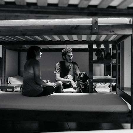 El Refugi Hostel Arboli Luaran gambar