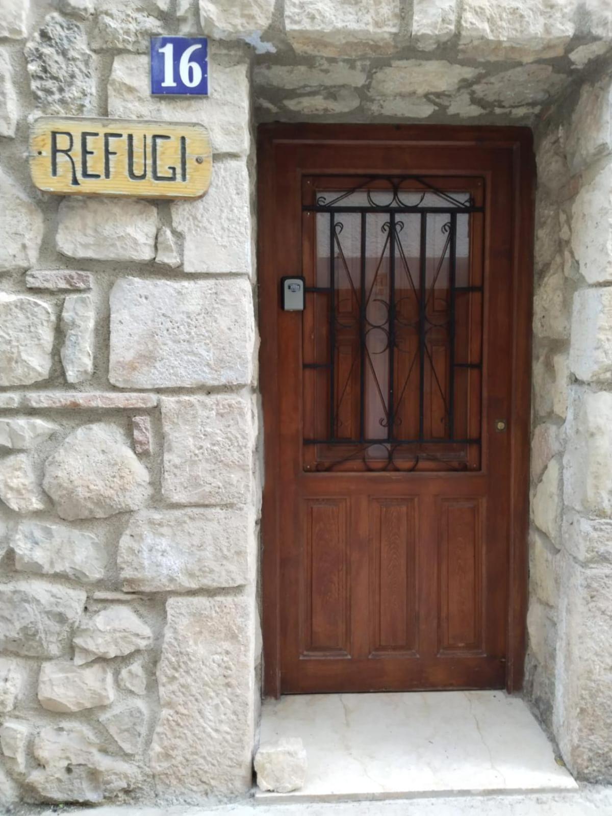 El Refugi Hostel Arboli Luaran gambar
