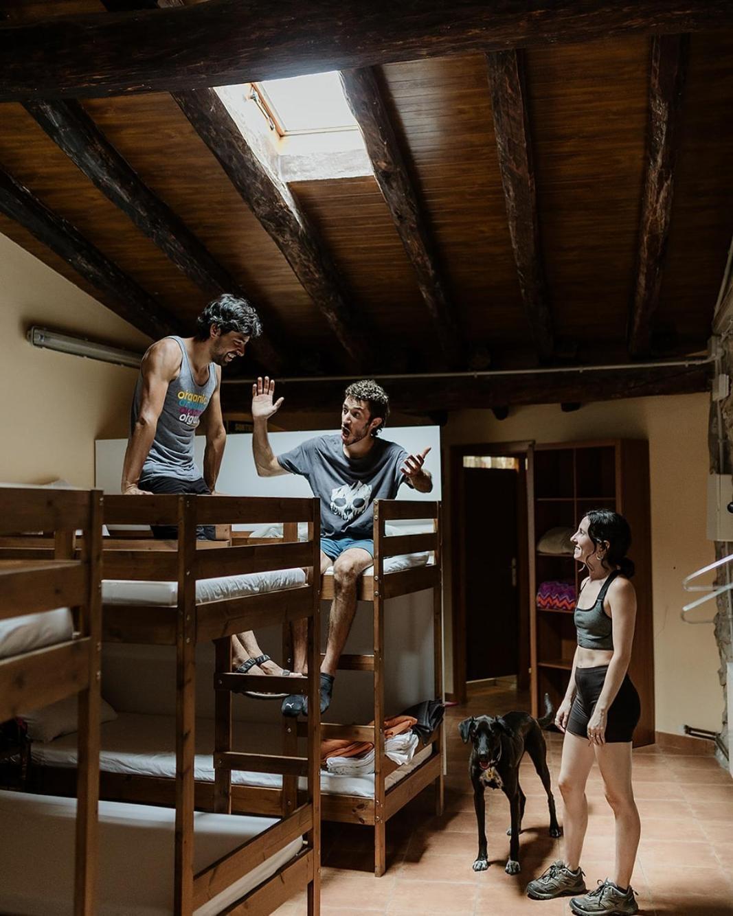 El Refugi Hostel Arboli Luaran gambar